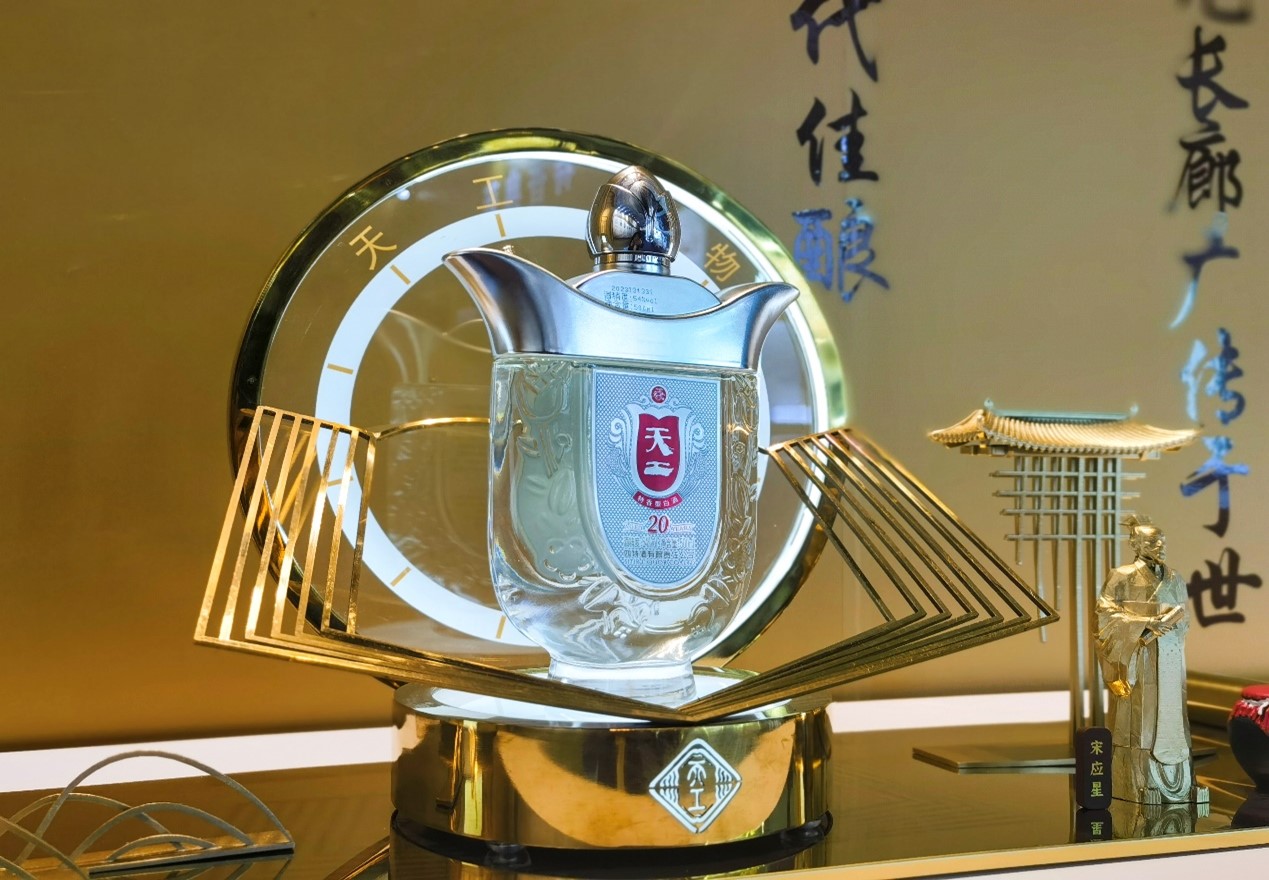 榮膺“華夏獎(jiǎng)”，四特以匠心鑄非凡，彰顯中國(guó)特香白酒標(biāo)桿力量
