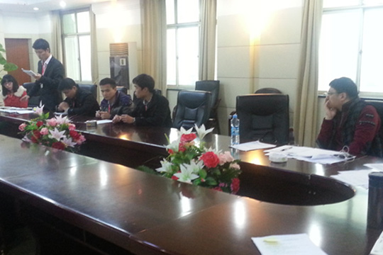 雛鷹長(zhǎng)成，展翅高飛——2013屆頂崗大學(xué)生分崗考評(píng)會(huì)在樟樹(shù)舉行