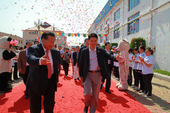 同發(fā)展，共超越，向更具成長力與戰(zhàn)斗力的行業(yè)領(lǐng)軍企業(yè)邁進