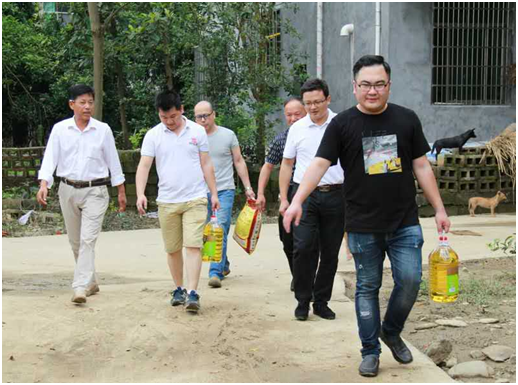 九江辦事處攜手修水縣全體經(jīng)銷商團(tuán)隊慰問重災(zāi)區(qū)群眾